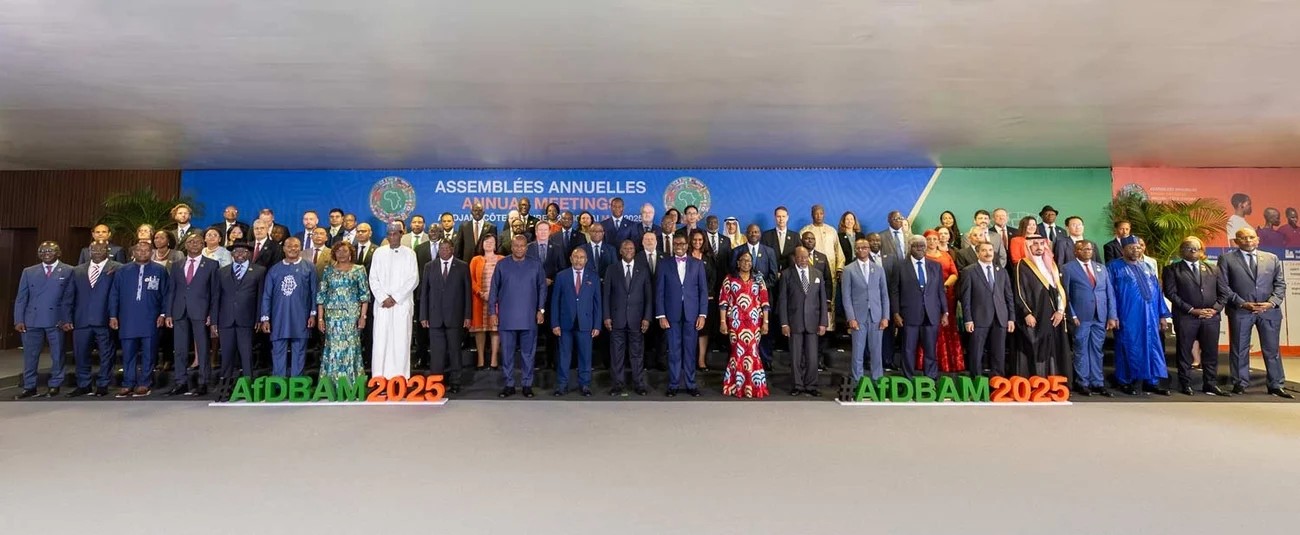 Foto de grupo da Reunião Anual dos Conselhos de Governadores do Grupo BAfD