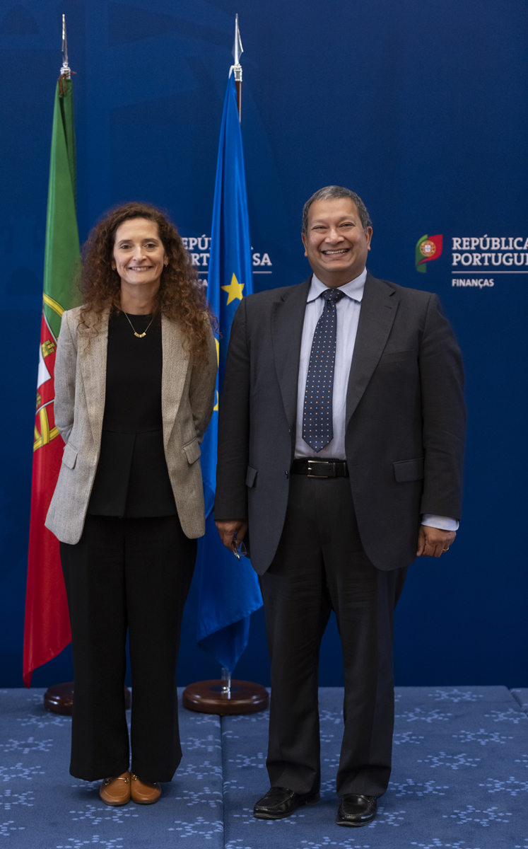 Á esquerda: Diretora do GEE, Rita Bessone Basto; À direita: José Carlos de Azevedo Pereira, Diretor-Geral do GPEARI