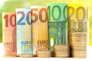Notas e euro e moedas.